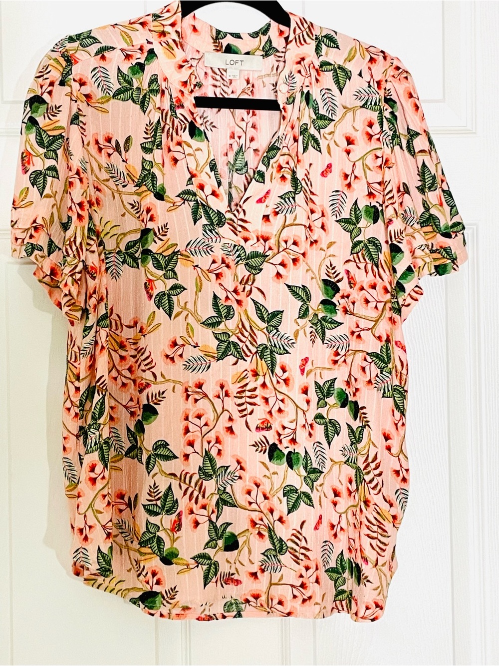 🌺 LOFT Pink Floral & Green Leaf Blouse V-Neck Ruffle Sleeve